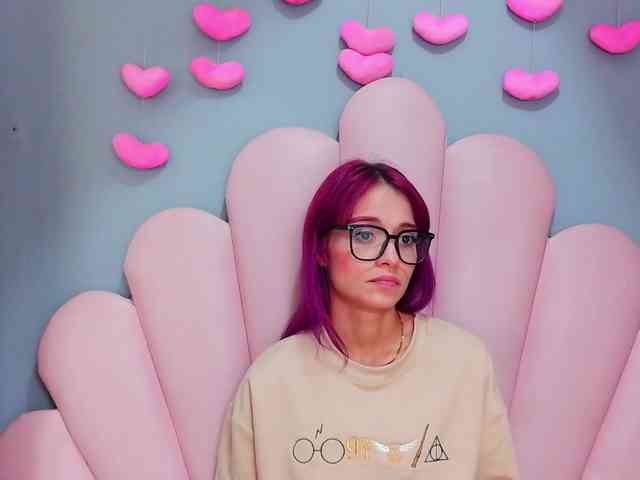 LUCY_MILLER webcam