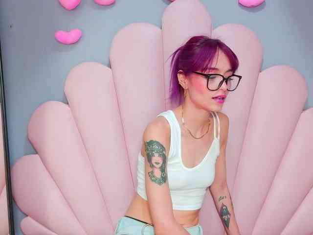 LUCY_MILLER webcam