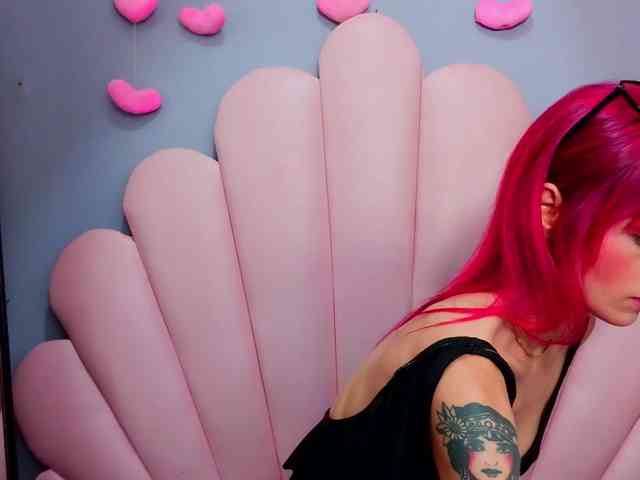 LUCY_MILLER webcam
