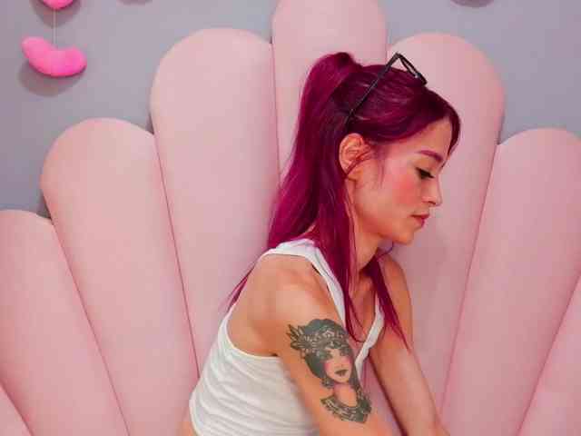 LUCY_MILLER webcam