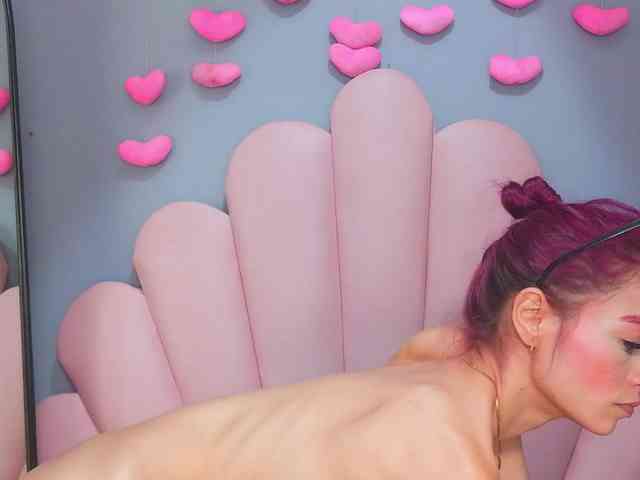LUCY_MILLER webcam