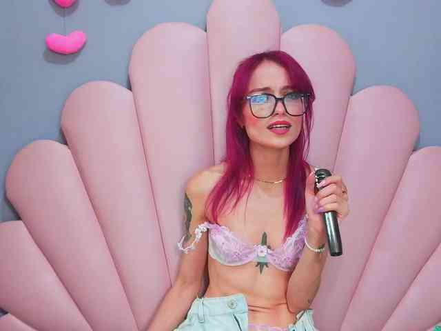 LUCY_MILLER webcam