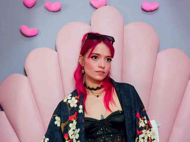 LUCY_MILLER webcam