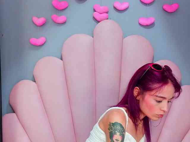 LUCY_MILLER webcam