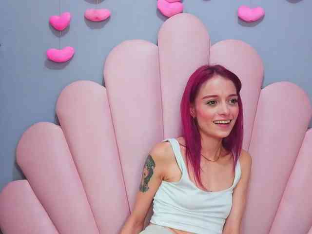 Modella: LUCY_MILLER