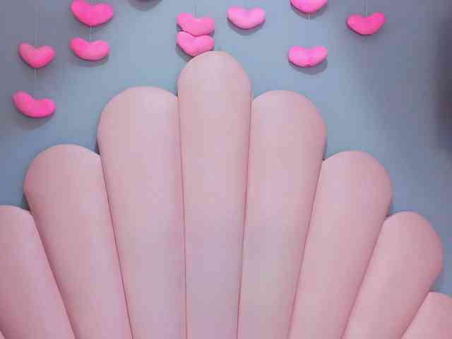 LUCY_MILLER webcam