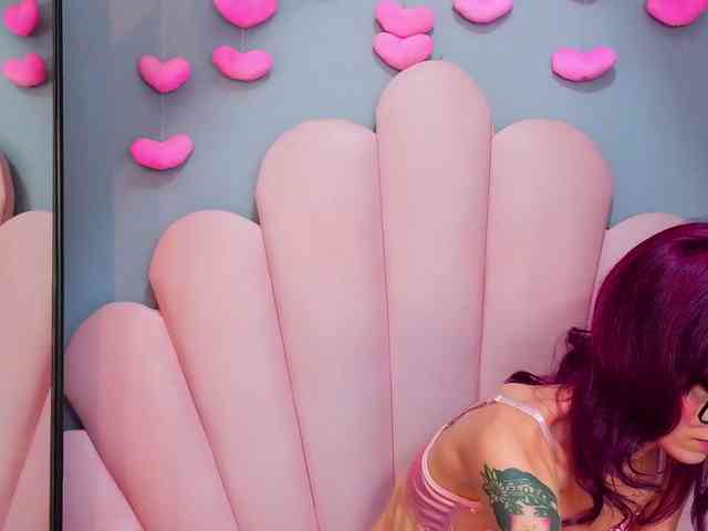 LUCY_MILLER webcam