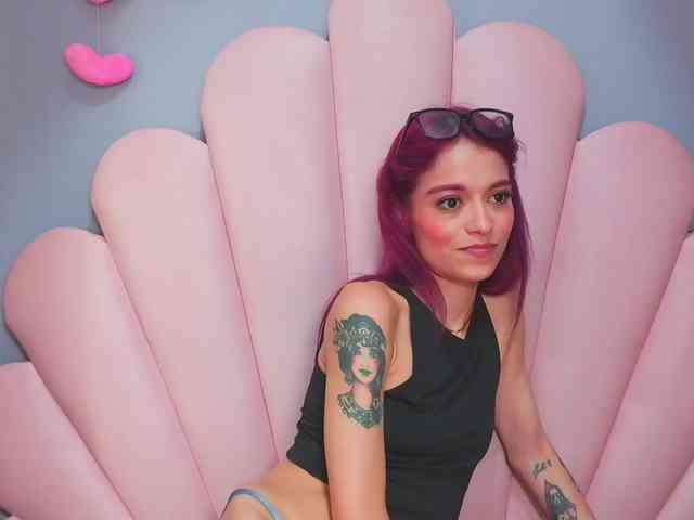 LUCY_MILLER webcam