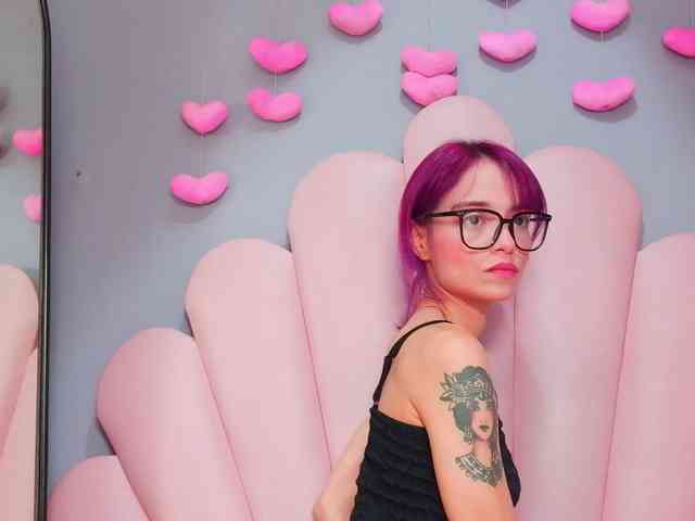 LUCY_MILLER webcam