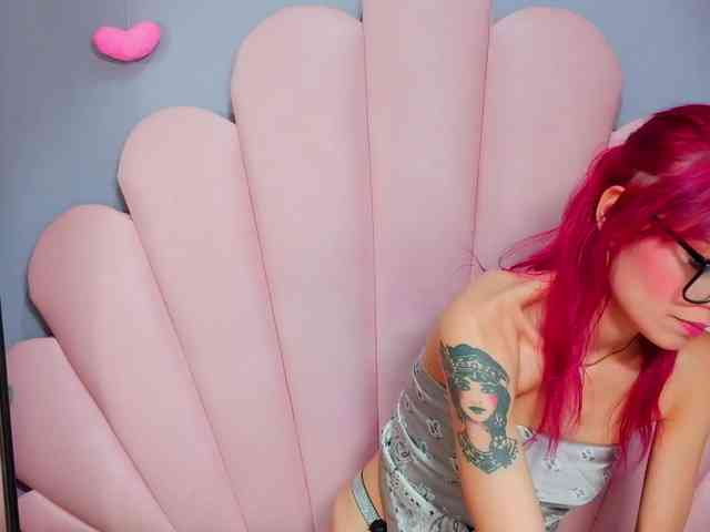 LUCY_MILLER webcam
