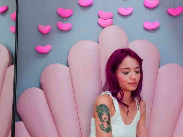 LUCY_MILLER webcam