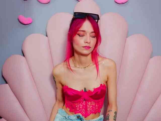 LUCY_MILLER webcam