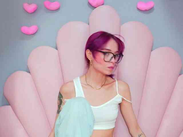 LUCY_MILLER webcam