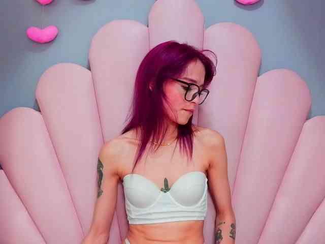 LUCY_MILLER webcam