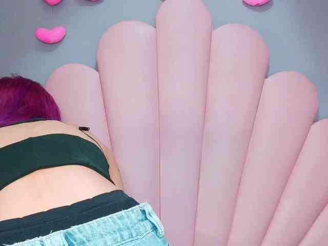 LUCY_MILLER webcam