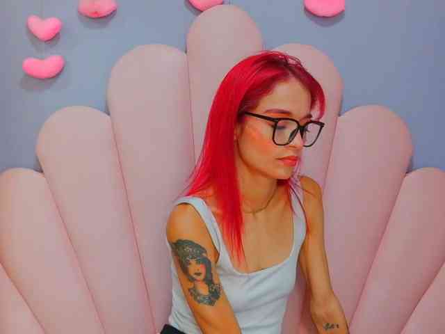 模特: LUCY_MILLER