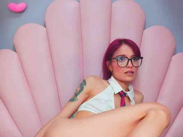 LUCY_MILLER webcam