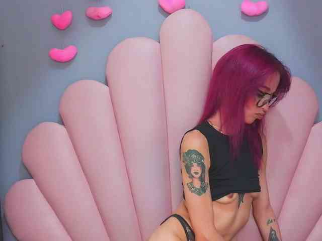 LUCY_MILLER webcam