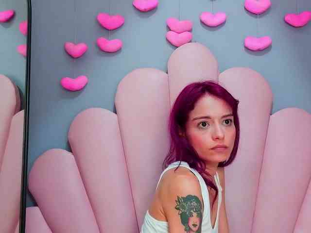 LUCY_MILLER webcam