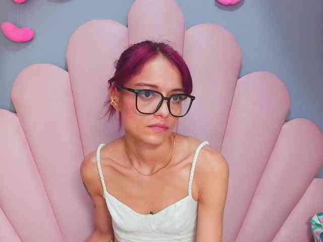 LUCY_MILLER webcam