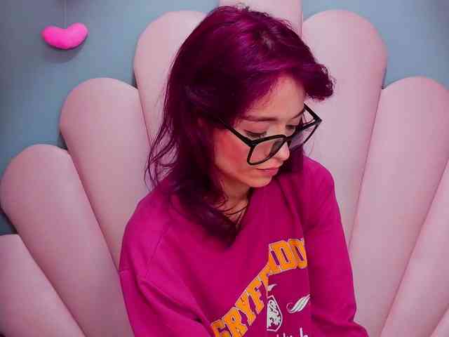 LUCY_MILLER webcam