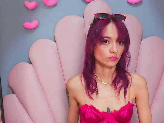 LUCY_MILLER webcam