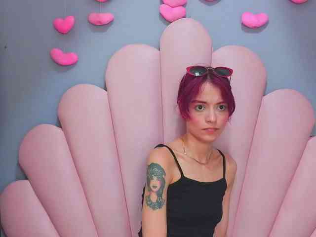 LUCY_MILLER webcam