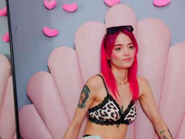 LUCY_MILLER webcam