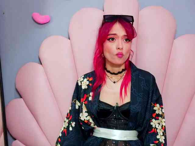LUCY_MILLER webcam