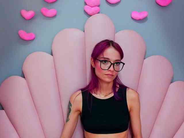 LUCY_MILLER webcam