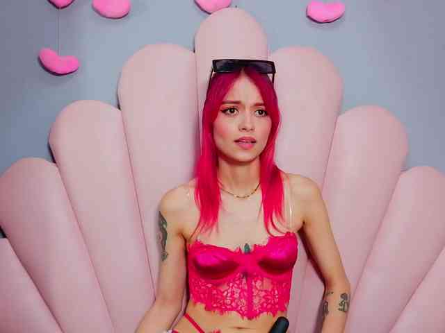 LUCY_MILLER webcam