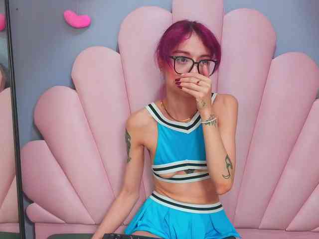 LUCY_MILLER webcam