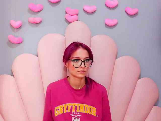 LUCY_MILLER webcam