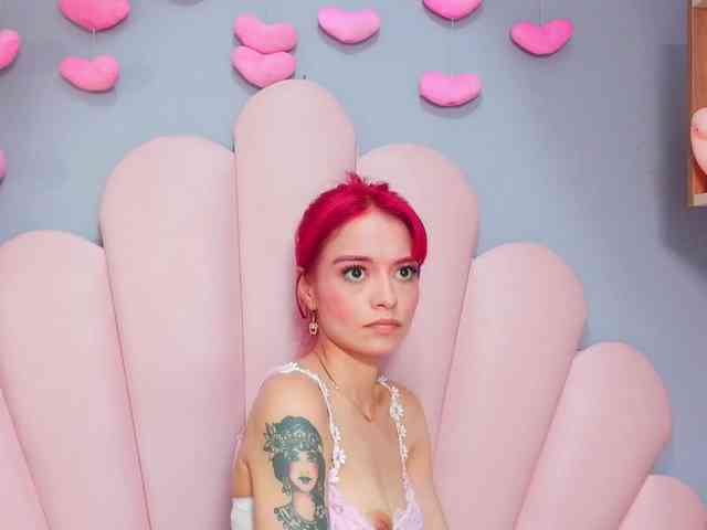 LUCY_MILLER webcam
