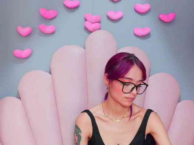 LUCY_MILLER webcam