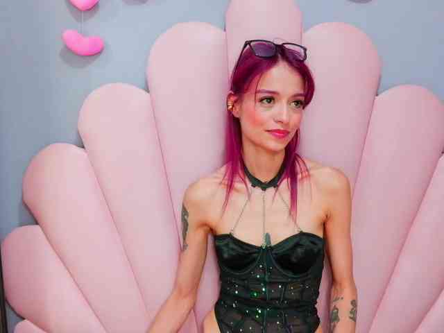 LUCY_MILLER webcam