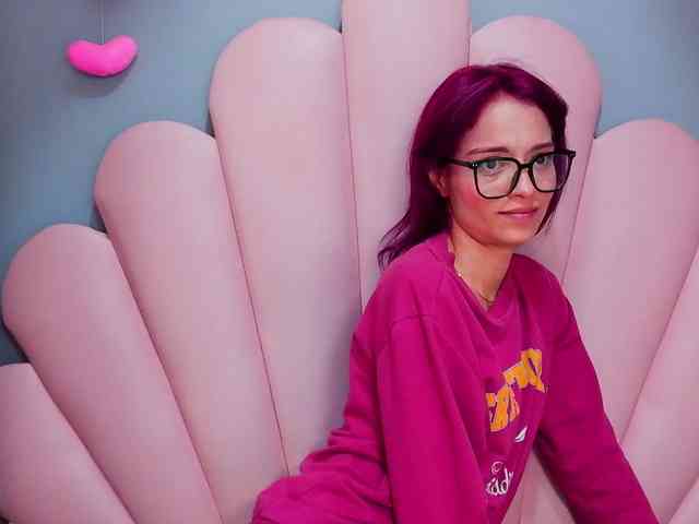 LUCY_MILLER webcam