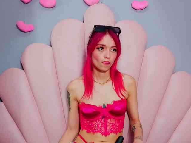 LUCY_MILLER webcam