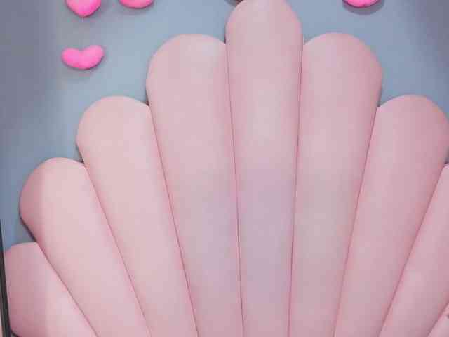 LUCY_MILLER webcam