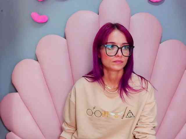 LUCY_MILLER webcam
