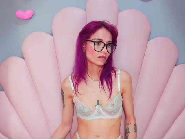 LUCY_MILLER webcam