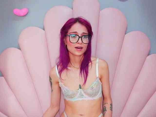 LUCY_MILLER webcam