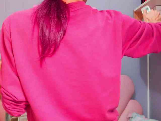 LUCY_MILLER webcam