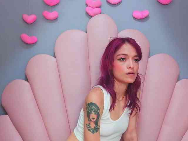 LUCY_MILLER webcam