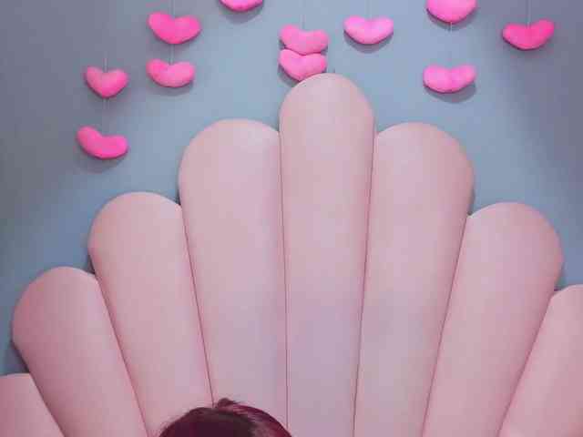 LUCY_MILLER webcam