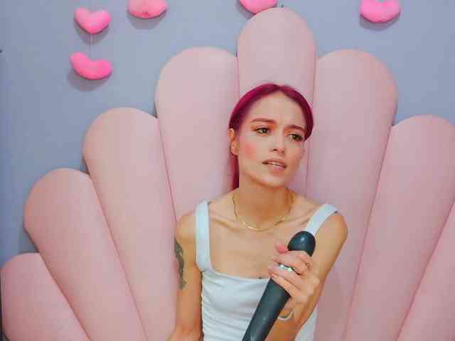 LUCY_MILLER webcam