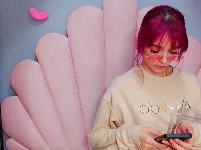 LUCY_MILLER webcam