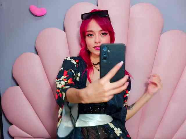 LUCY_MILLER webcam