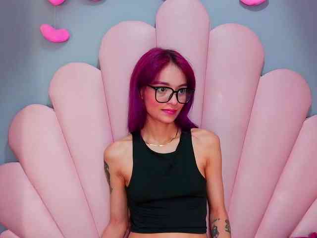 LUCY_MILLER webcam