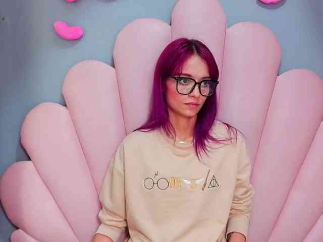 LUCY_MILLER webcam